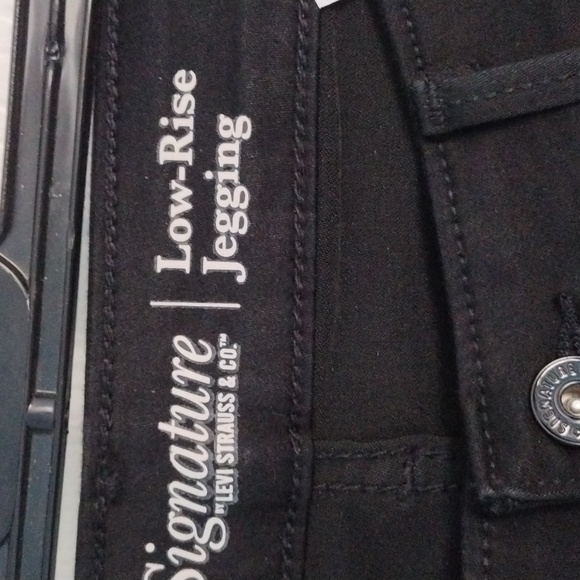 Signature Levi Strauss stretch low rise leggings size 14m color black new with t - Picture 2 of 6